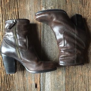 Frye Patty Artisan Zip heel boots 8